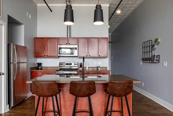 Fridge, microwave, oven, stovetop