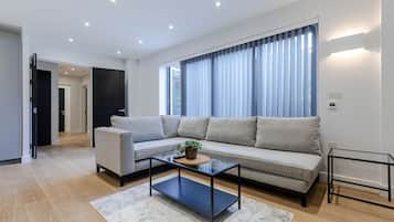 Elite Apartment | Living area | 32-inch Smart TV with digital channels, TV