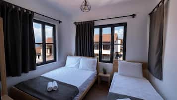 Comfort-Zimmer | Allergikerbettwaren, Schreibtisch, Verdunkelungsvorhänge