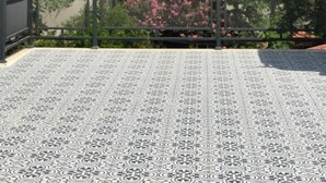 A building with a tiled roof and a balcony with a patterned floor. - Solo Boutique Hotel (Antalya)