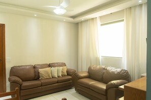 Departamento básico | Área de sala de estar | Televisión 