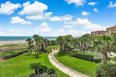 1418 - Windsong Retreat: Secluded Garden Villa