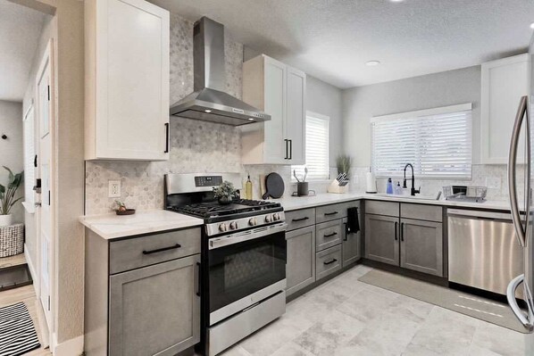 Fridge, microwave, oven, stovetop - Sauna- Hot Tub- Garage Game Room- Outdoor Dining (Arvada)