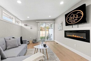 TV, fireplace, offices - Sauna- Hot Tub- Garage Game Room- Outdoor Dining (Arvada)