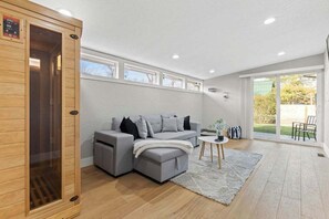 TV, fireplace, offices - Sauna- Hot Tub- Garage Game Room- Outdoor Dining (Arvada)