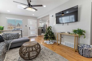 TV, fireplace, offices - Sauna- Hot Tub- Garage Game Room- Outdoor Dining (Arvada)