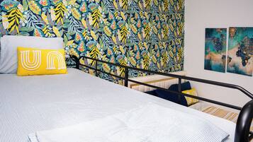 3 bedrooms, desk, iron/ironing board, free WiFi
