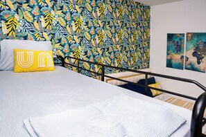 3 slaapkamers, een bureau, een strijkplank/strijkijzer, gratis wifi