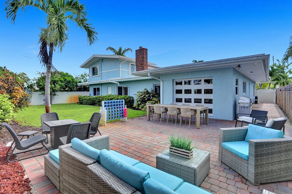 Classic Florida 6 Bedroom Heated Pool 10 mins to the beach
