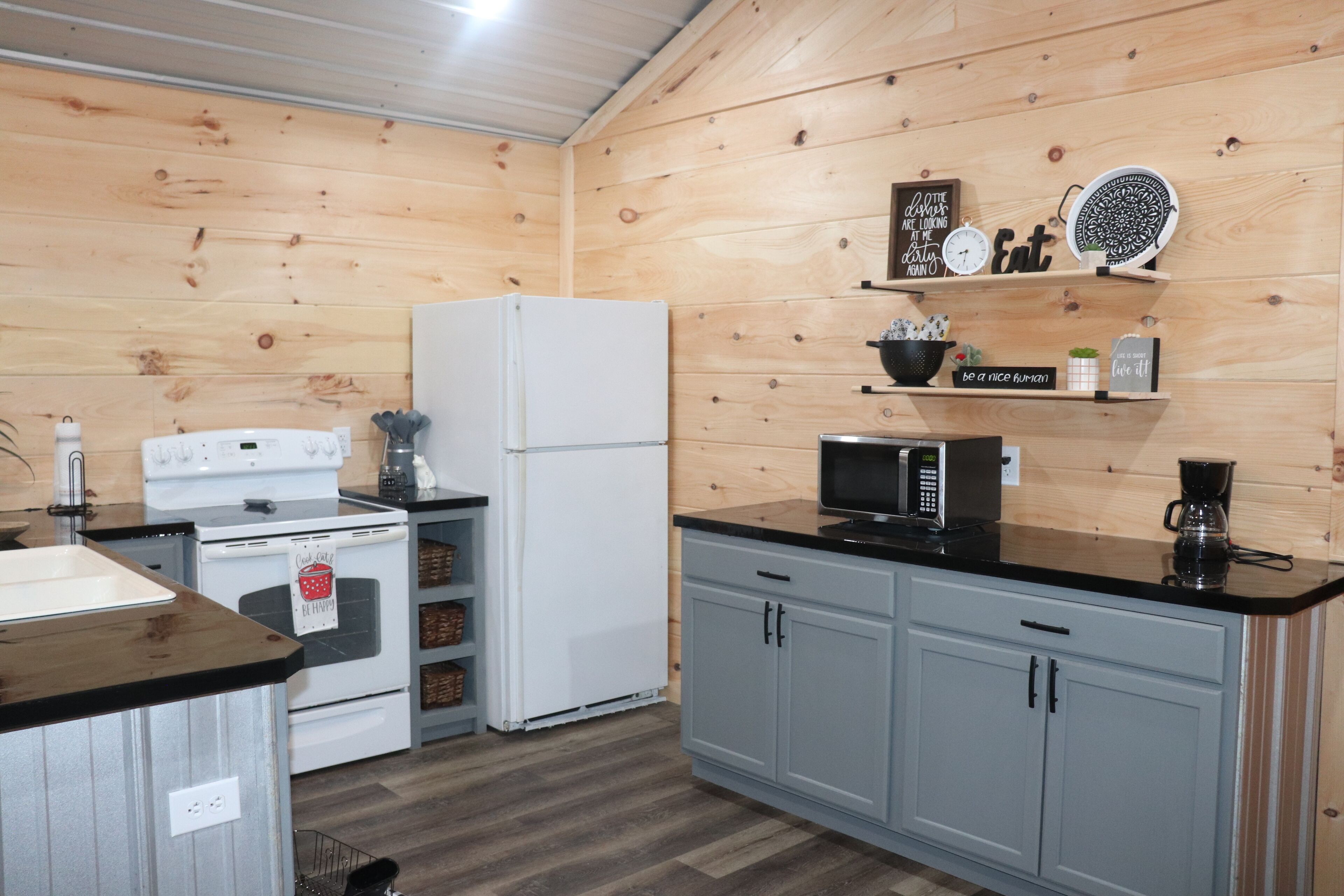 Minutes away from 3 boat ramps on beautiful Lake Guntersville