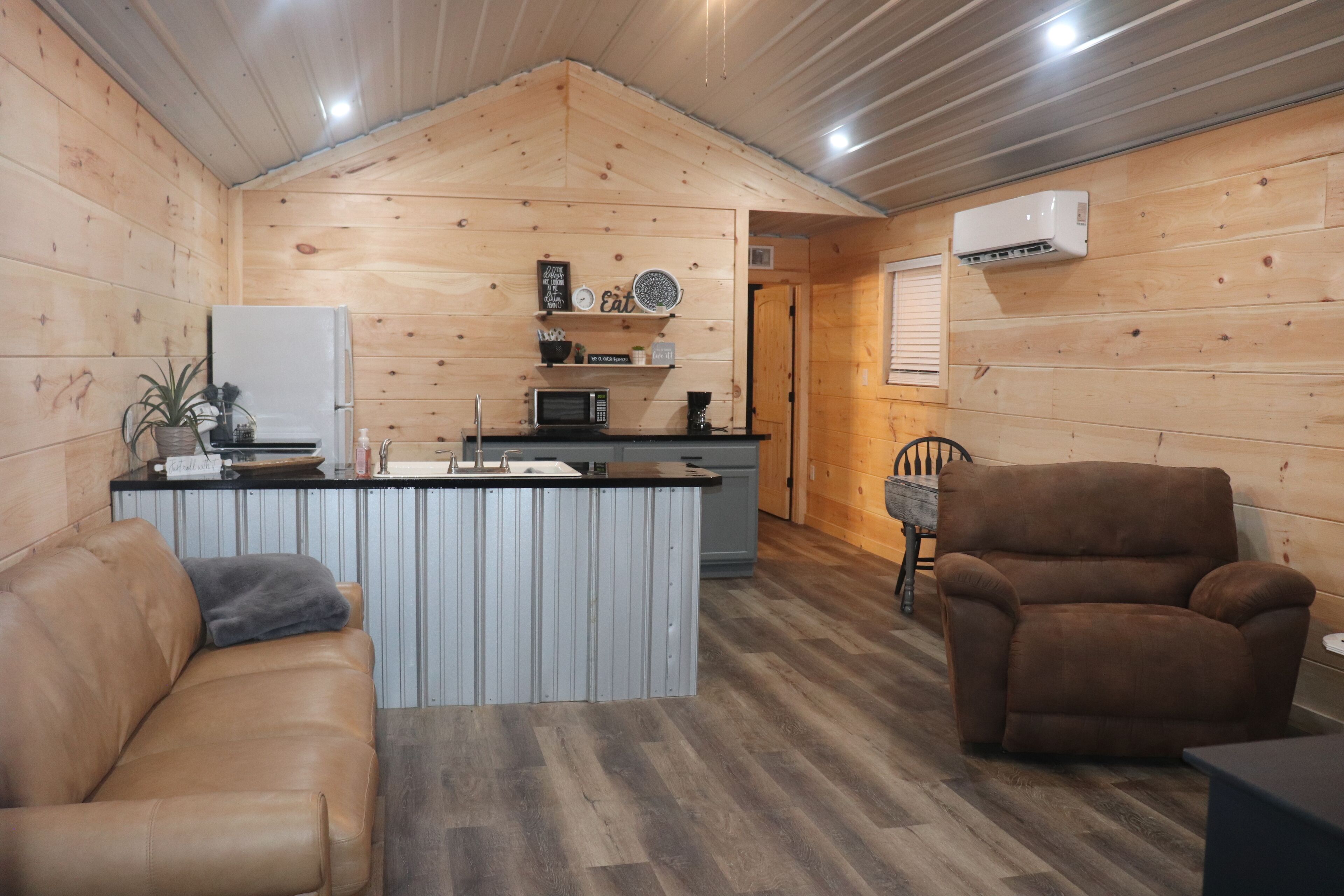 Minutes away from 3 boat ramps on beautiful Lake Guntersville