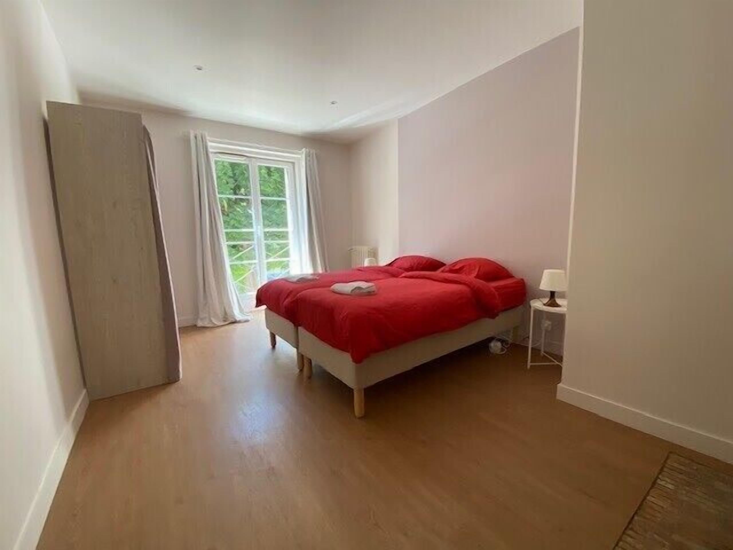 Beau 230m² Avec Jardin Proche Du Port De Caen