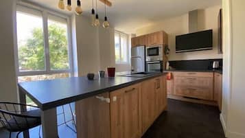 Réfrigérateur, micro-ondes, four, lave-vaisselle