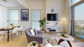 Luxury-Apartment | Wohnbereich | 53-Zoll-Smart-TV mit Premium-TV-Sendern, Fernseher, Netflix