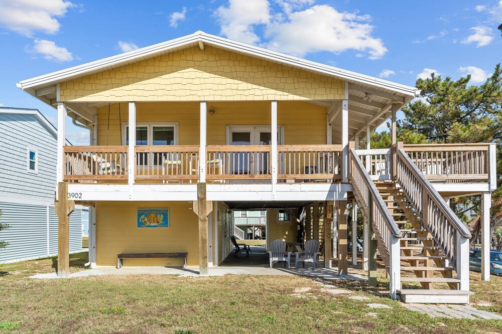 New! Pet-Friendly Ocean View Cottage Across from Beach Access
