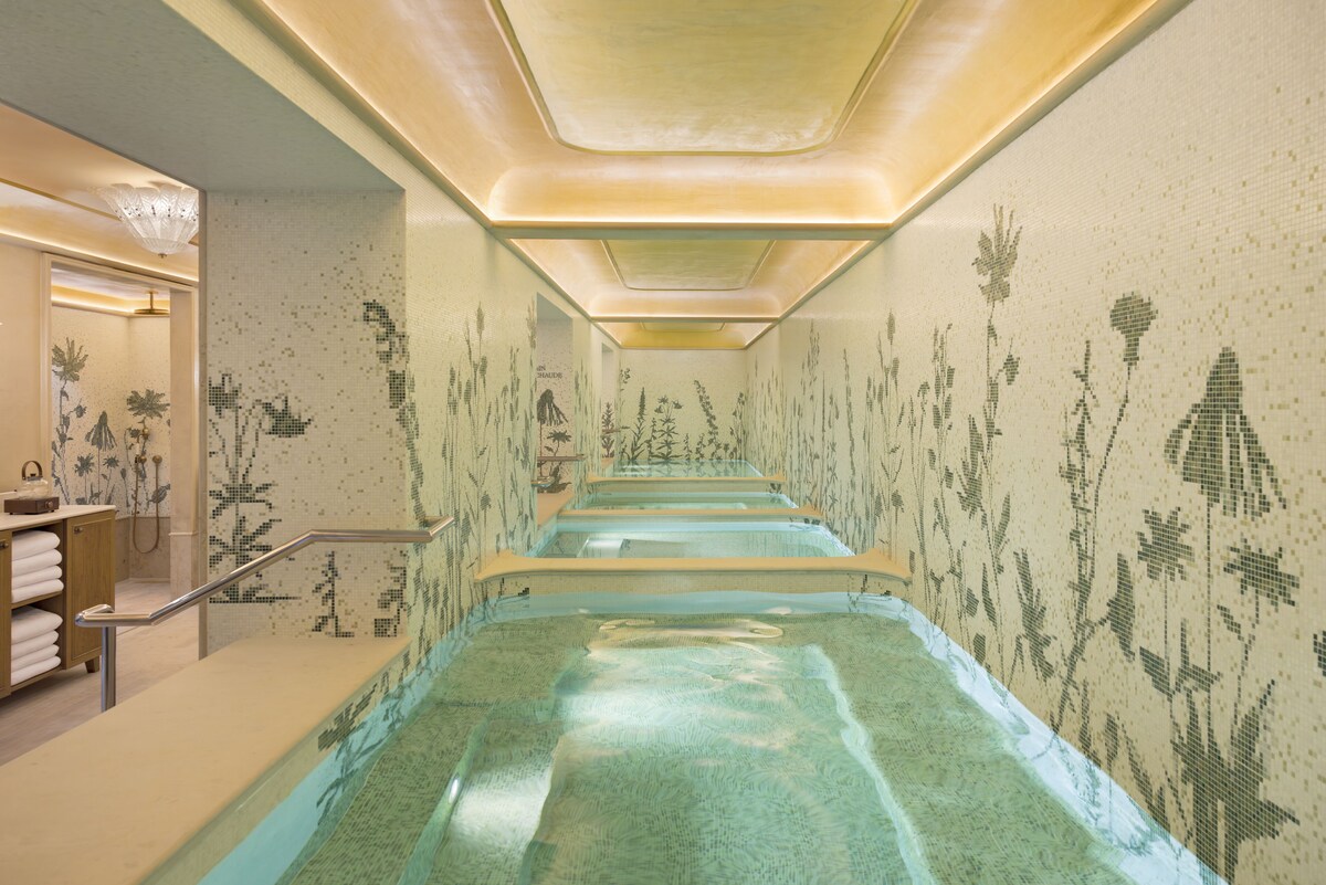 Spa — Jacuzzi, plunge pools, hammam