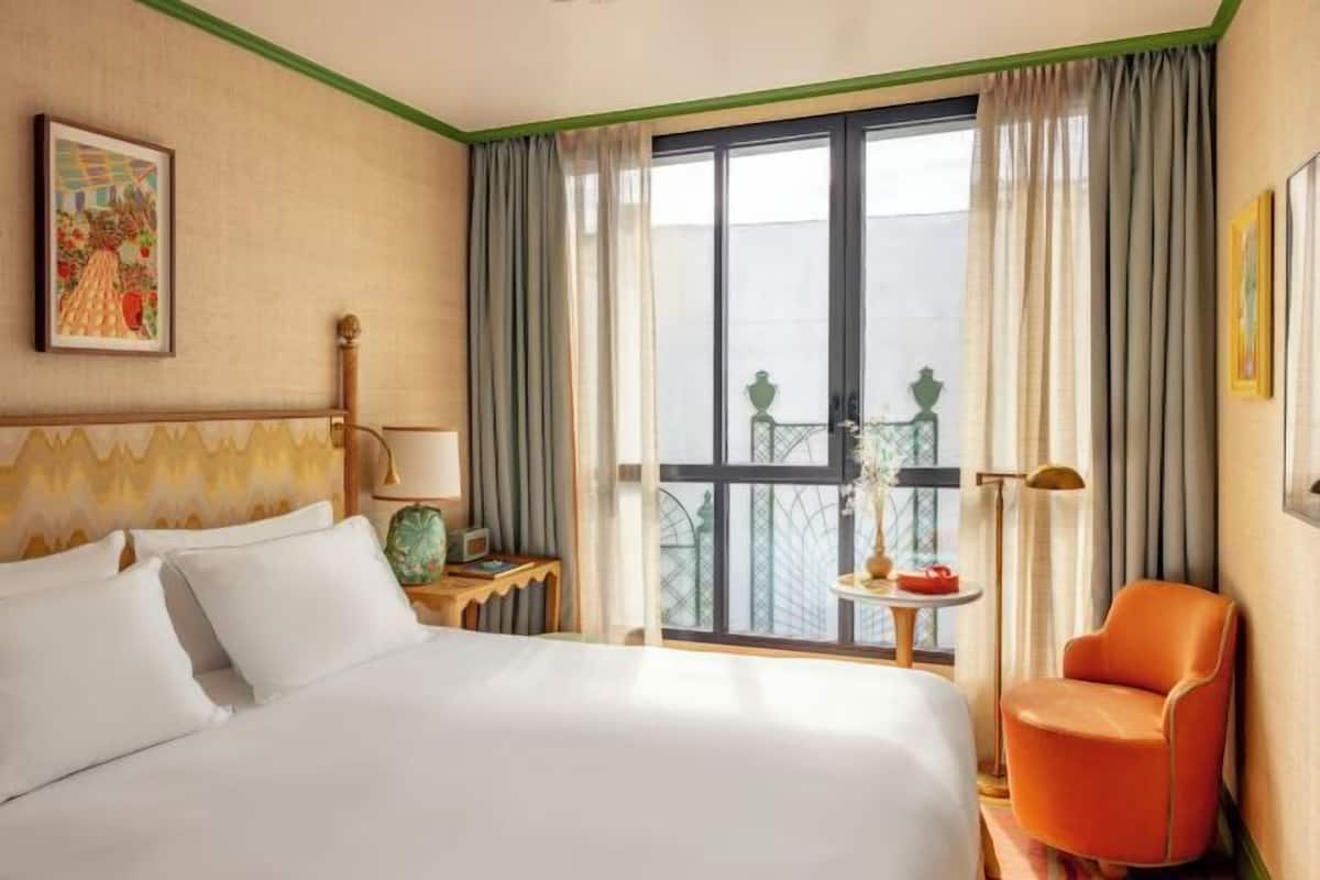 Premium bedding, down duvets, pillow-top beds, minibar
