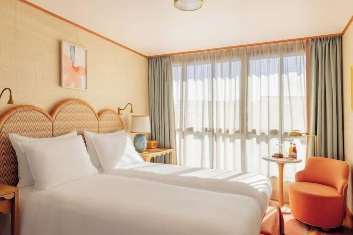 Roupas de cama premium, edredons de pluma, camas com colchões pillow-top