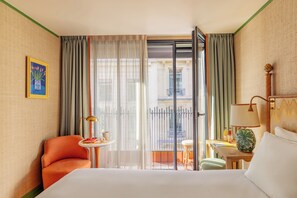 Ropa de cama de alta calidad, edredón, camas con pillow-top y minibar