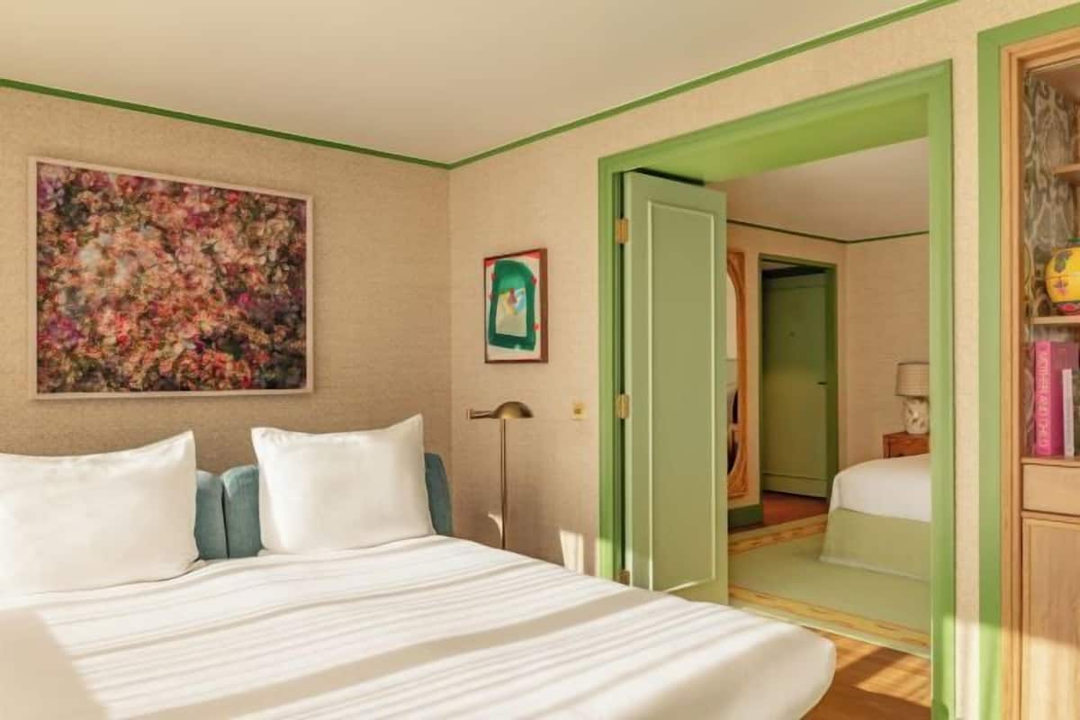 Roupas de cama premium, edredons de pluma, camas com colchões pillow-top