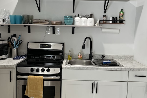 Refrigerador, microondas, horno, placa de cocina