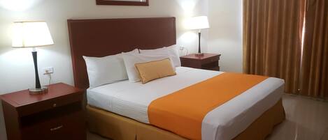 Rum | Skrivbord, mörkläggningsgardiner, gratis wi-fi och sängkläder