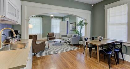 Modern and Stately Upper 2-bed in Historic Midtown