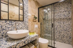 Ducha, cabezal de ducha tipo lluvia, artículos de tocador gratuitos