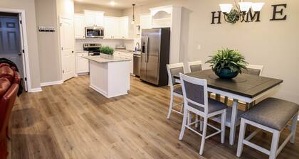 NEW HOME MINUTES AWAY FROM DOWNTOWN BR, LSU, & SOUTHERN UNIVERSITY