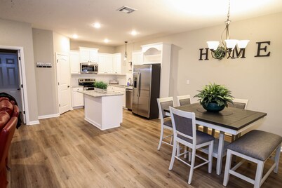 NEW HOME MINUTES AWAY FROM DOWNTOWN BR, LSU, & SOUTHERN UNIVERSITY