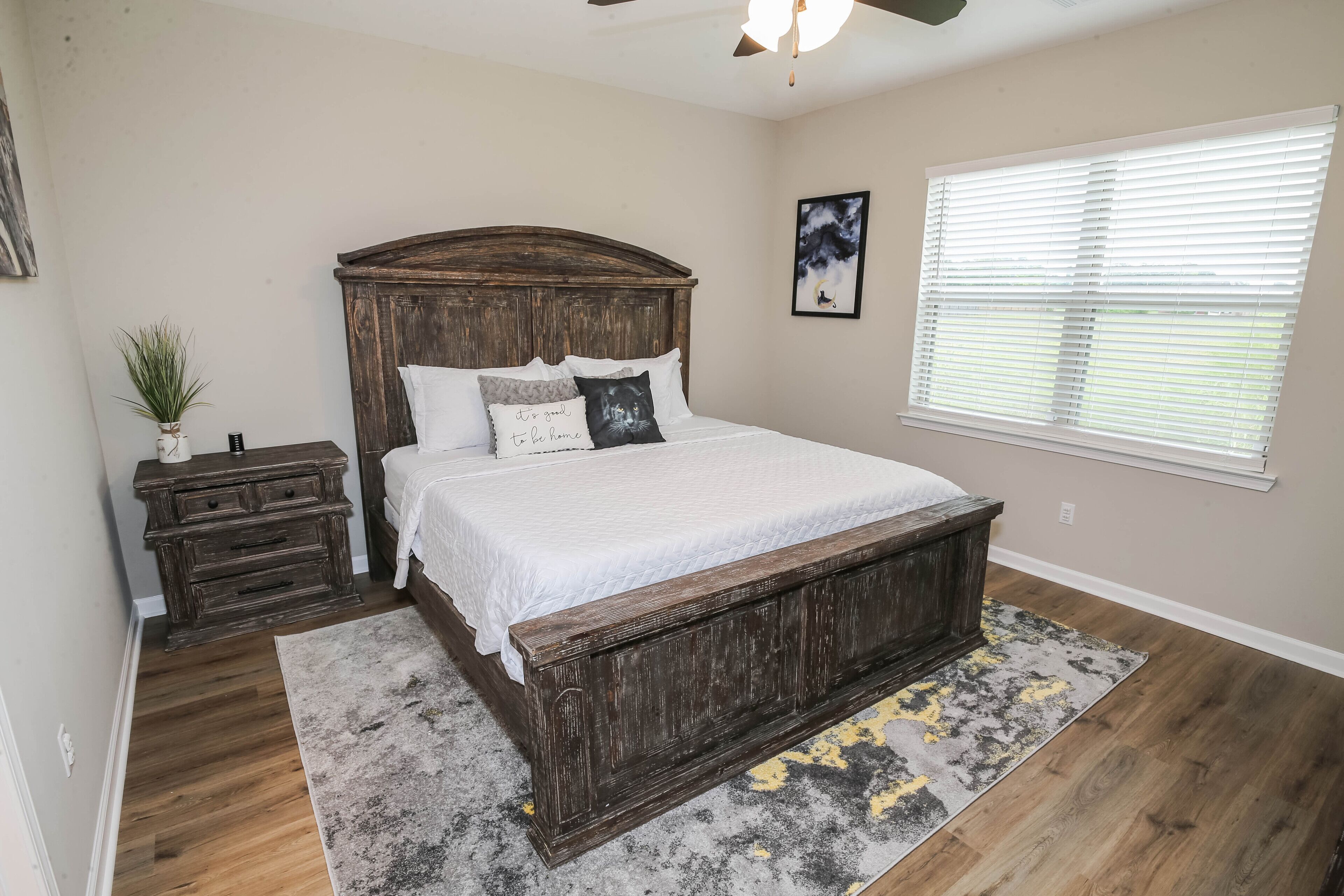 NEW HOME MINUTES AWAY FROM DOWNTOWN BR, LSU, & SOUTHERN UNIVERSITY