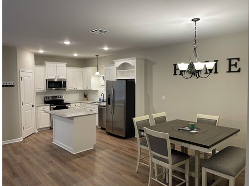 NEW HOME MINUTES AWAY FROM DOWNTOWN BR, LSU, & SOUTHERN UNIVERSITY