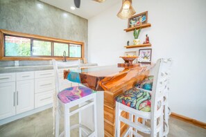 Dining - Casa Indy 3bdrm Home w Pool in Town Centre (Tamarindo)