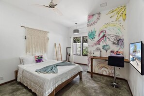 Desk, iron/ironing board, WiFi, bed sheets - Casa Indy 3bdrm Home w Pool in Town Centre (Tamarindo)