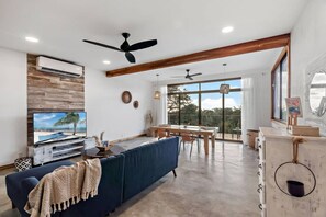 TV - Casa Indy 3bdrm Home w Pool in Town Centre (Tamarindo)