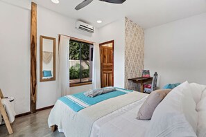 Desk, iron/ironing board, WiFi, bed sheets - Casa Indy 3bdrm Home w Pool in Town Centre (Tamarindo)