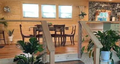 2BR/2BA, Clean, Comfy & Steps from Dining & Sound w/ Tesla charging station