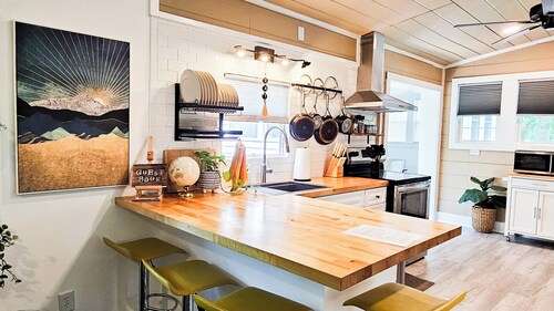 Boho, plant-filled home w/ wood + leather touches, 3 beds, 2 baths, super clean.