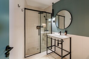 Bruser, brusehoved med spredningseffekt, gratis toiletartikler