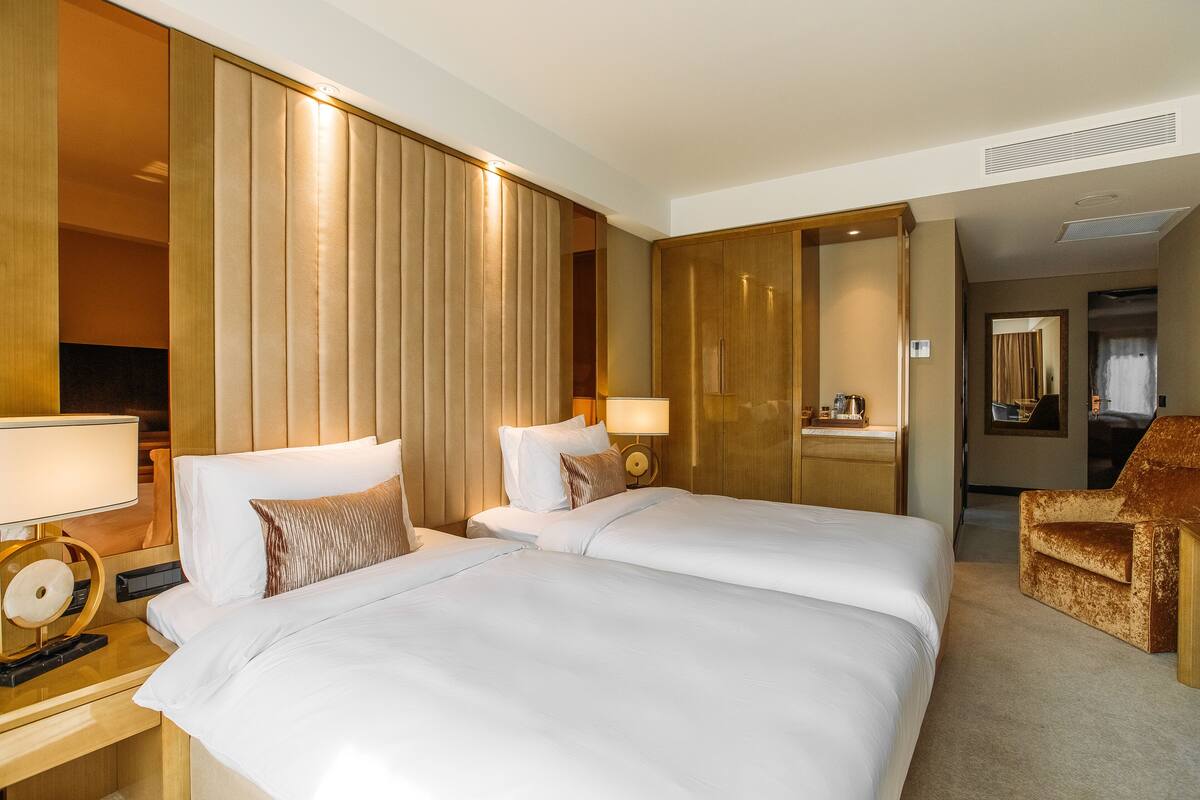 Chambre supérieure avec lits jumeaux | Minibar, coffre-fort, système d’insonorisation