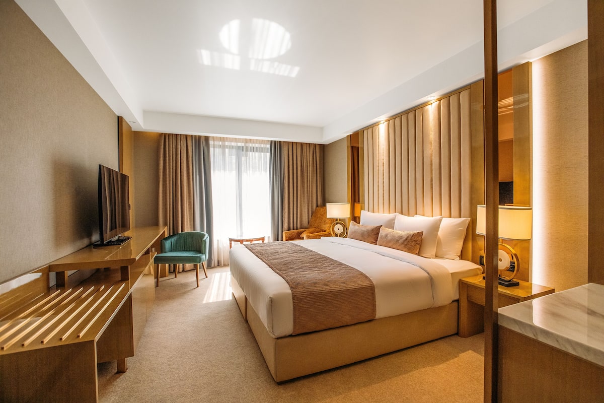 Minibar, in-room safe, soundproofing, iron/ironing board