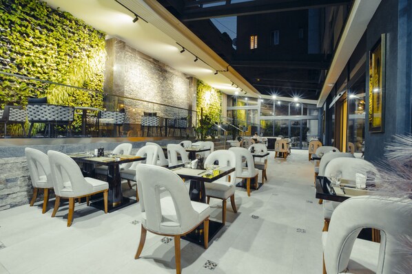 Restaurant - Marjan Plaza Hotel (Tbilisi)