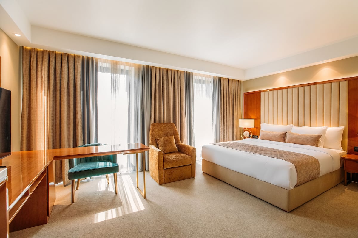 Minibar, in-room safe, soundproofing, iron/ironing board