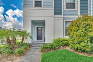 Exterior detail - Headline (Kissimmee)