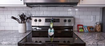 Beach Chic, 5-Minute Walk to Beach & Boardwalk