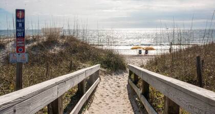 Beach Chic, 5-Minute Walk to Beach & Boardwalk
