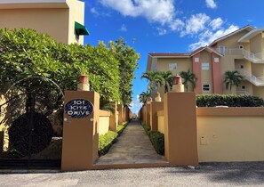 A gated driveway leading to a residential area with a sign reading 'Toy Kite Drive.' - Elegant 2-bedroom apartment in Ocean Dream (Cabarete)