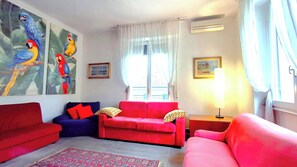 Flat-screen TV, fireplace, video games, DVD player