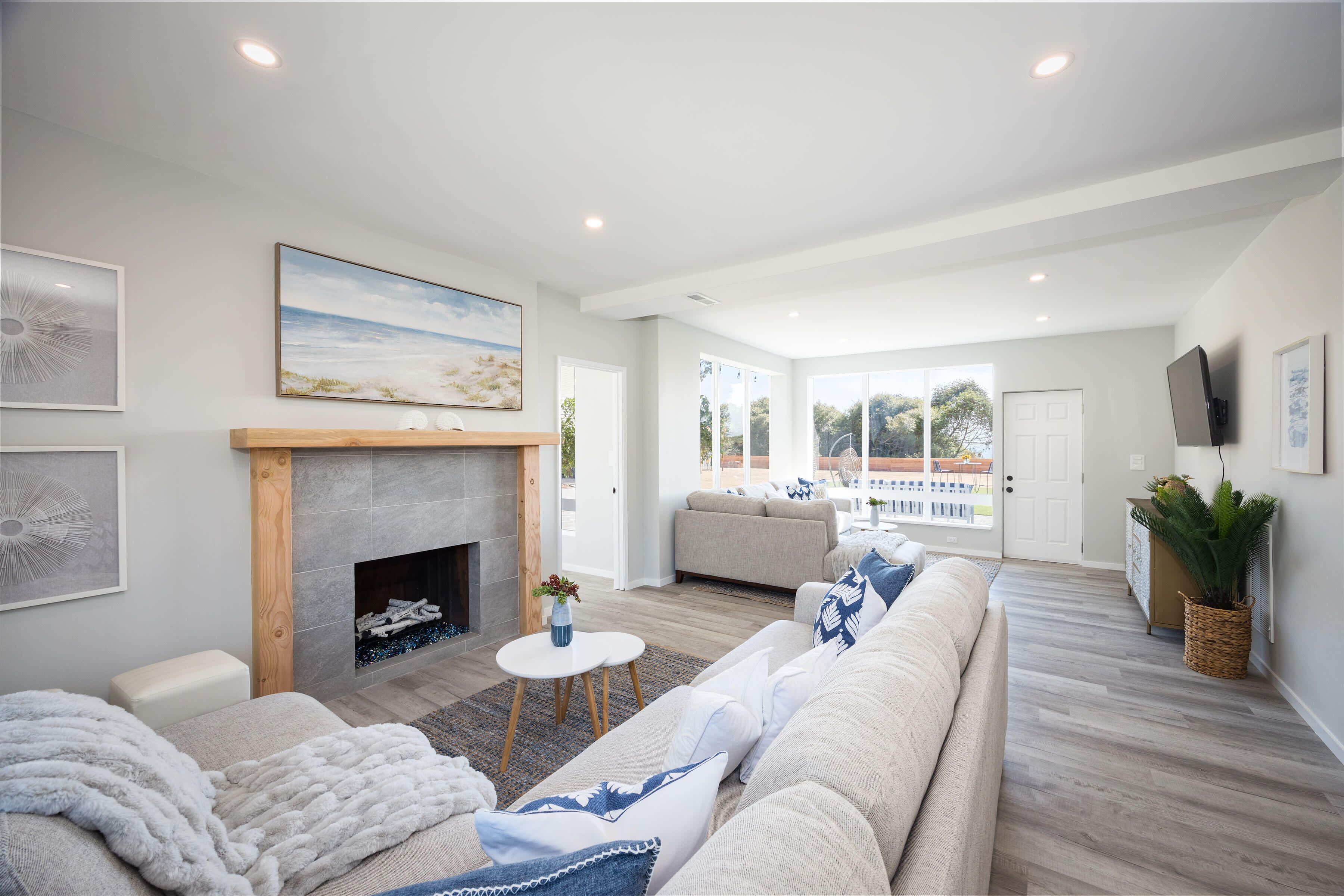 Coastal Estate w/Hot Tub, Ocean Views, Walk to Beach, Restaurants & More.