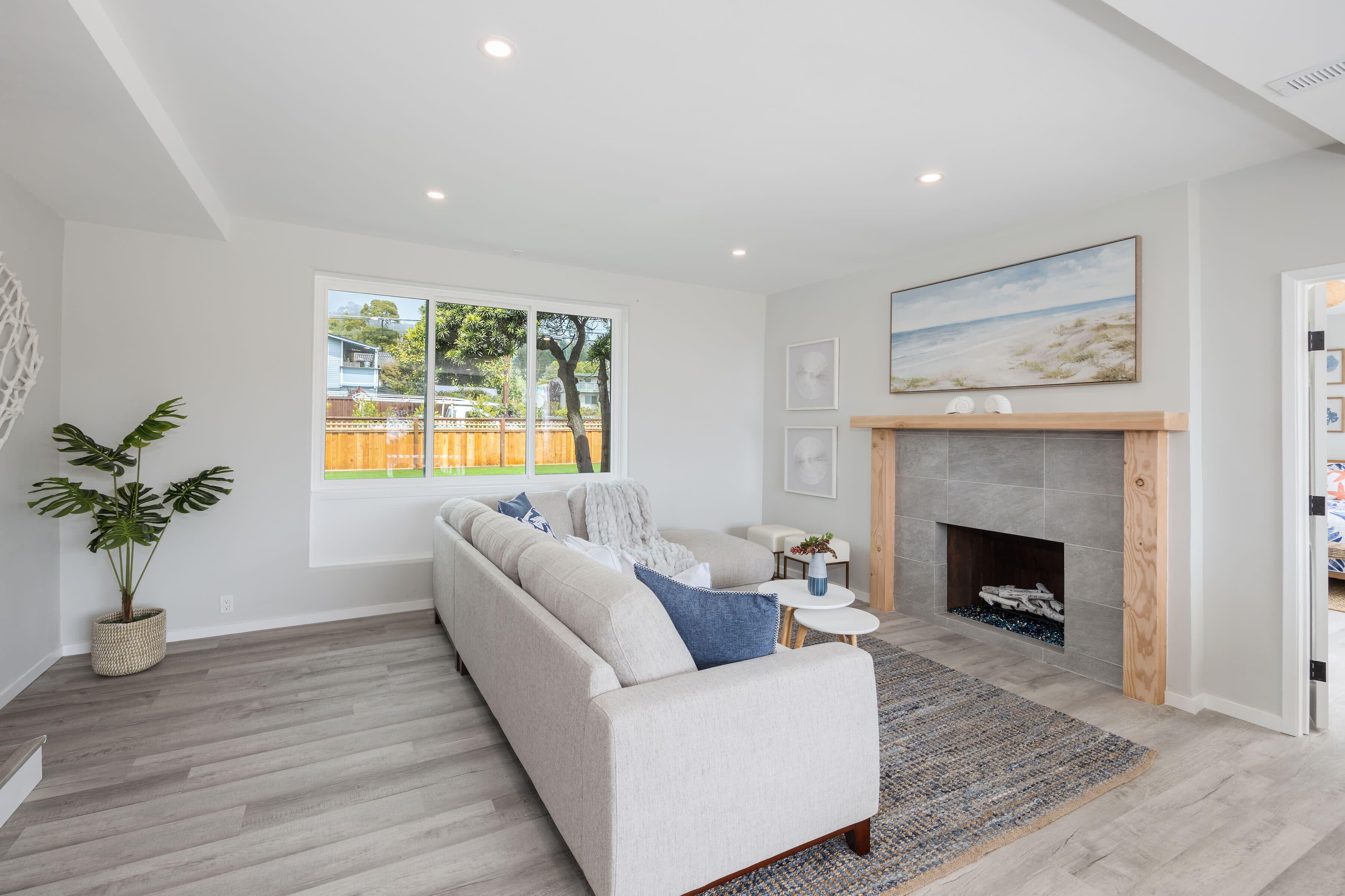 Coastal Estate w/Hot Tub, Ocean Views, Walk to Beach, Restaurants & More.